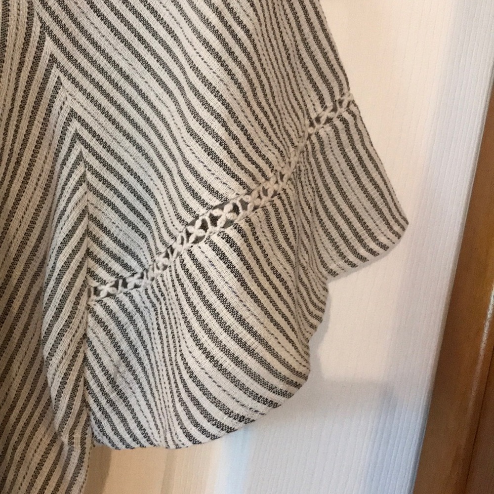 Square Neck Universal Thread Blouse - Picture 4 of 8